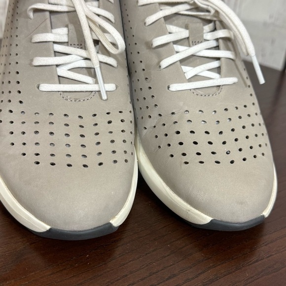 CLARK’s Unstructured Women's Gray Sneakers Removable cushion Size 8 GUC - Picture 7 of 16